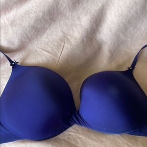 Victorias Secret Elegant Blue Women's Bra. Underwire, padded, plunge. Size 38C.